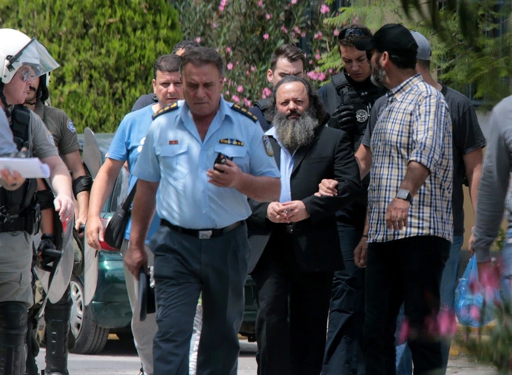 Ποια είναι η 20χρονη… «σταυροφόρος» του Αρτέμη Σώρρα;